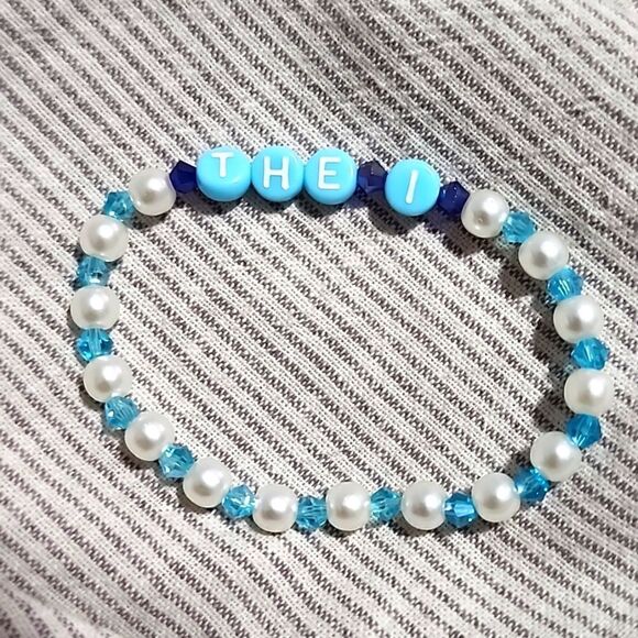 Taylor Swift Eras Tour Friendship Bracelet - Picture 1 of 2